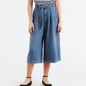 Levi's Women's Pleated Belted Crop Wide Leg Jeans